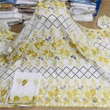Charger l&#39;image dans la galerie, Bazin riche tissu avec écharpe avec perles cordon dentelle tissu guinée brocart tissu pour mariage LX031408
